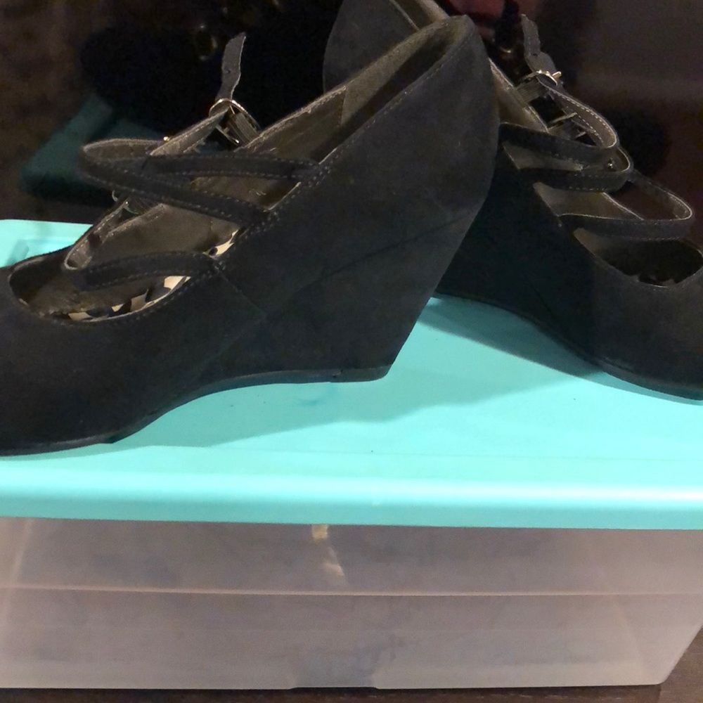 Shoes - Picture 6 of 7